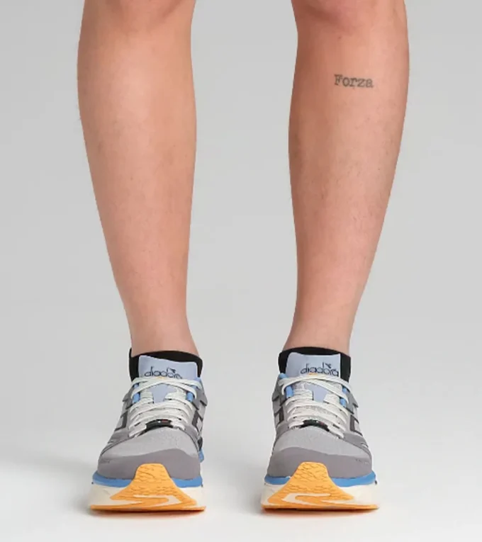 Atomo V7000-2 Scarpa da corsa Made in Italy – Leggerezza e ammortizzazione – Tutti i generi