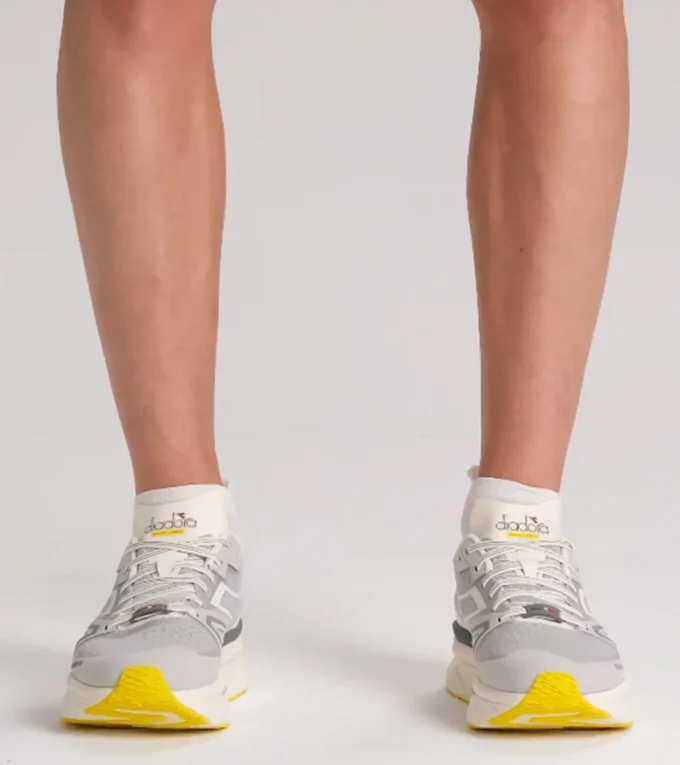 Atomo V7000-2 Scarpa da corsa Made in Italy – Leggerezza e ammortizzazione – Tutti i generi