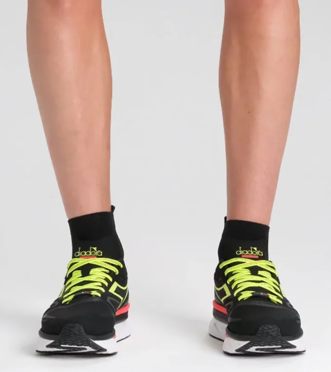 Atomo V7000-2 Scarpa da corsa Made in Italy – Leggerezza e ammortizzazione – Tutti i generi