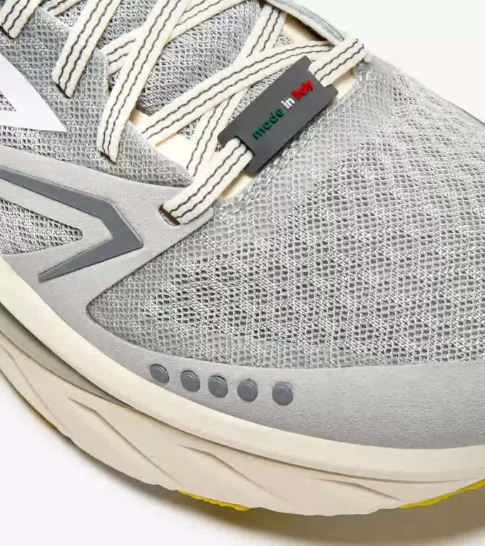 Atomo V7000-2 Scarpa da corsa Made in Italy – Leggerezza e ammortizzazione – Tutti i generi