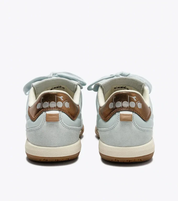 Gold Indoor Metal Sneakers in pelle in stile terrace Gold Indoor Metal Sneakers in pelle in stile terrace