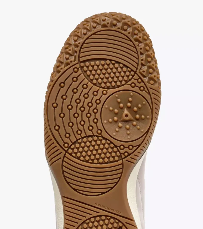 Gold Indoor Metal Sneakers in pelle in stile terrace Gold Indoor Metal Sneakers in pelle in stile terrace