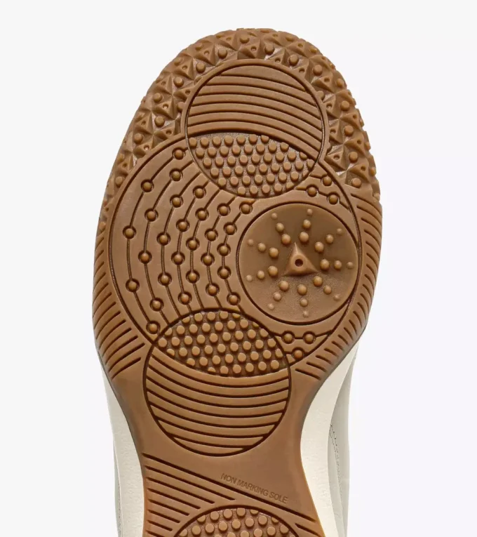 Gold Indoor Metal Sneakers in pelle in stile terrace Gold Indoor Metal Sneakers in pelle in stile terrace