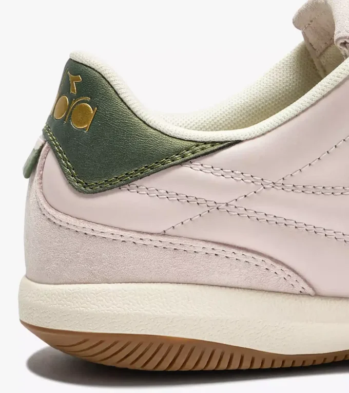 Gold Indoor Metal Sneakers in pelle in stile terrace Gold Indoor Metal Sneakers in pelle in stile terrace