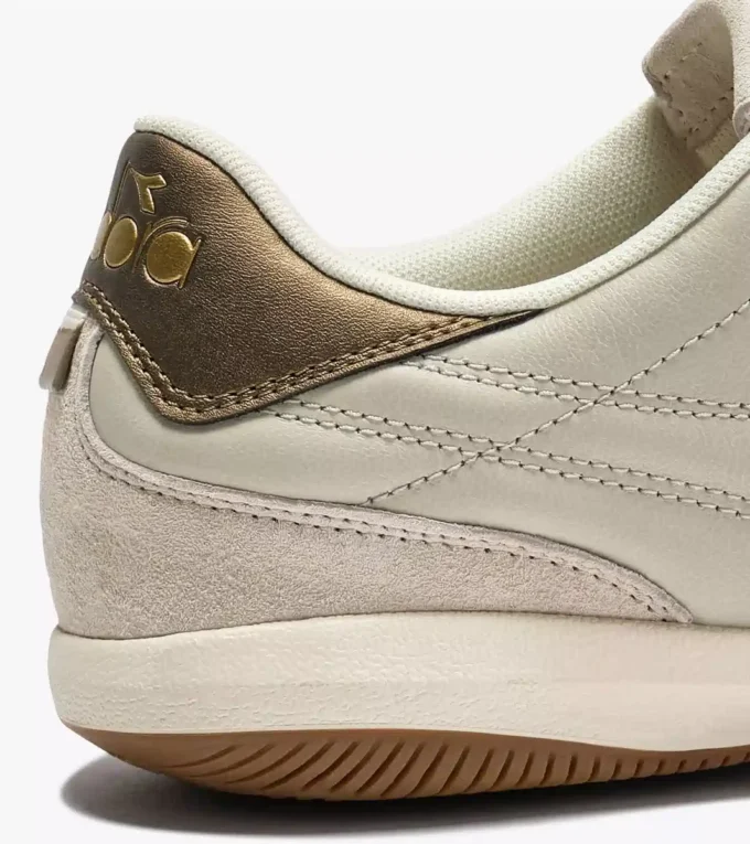 Gold Indoor Metal Sneakers in pelle in stile terrace Gold Indoor Metal Sneakers in pelle in stile terrace