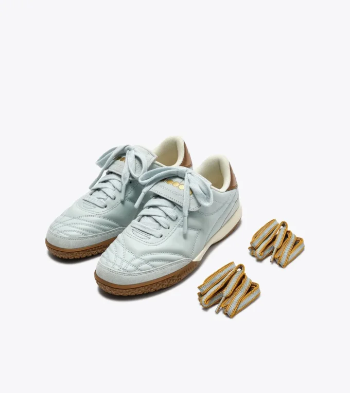 Gold Indoor Metal Sneakers in pelle in stile terrace Gold Indoor Metal Sneakers in pelle in stile terrace