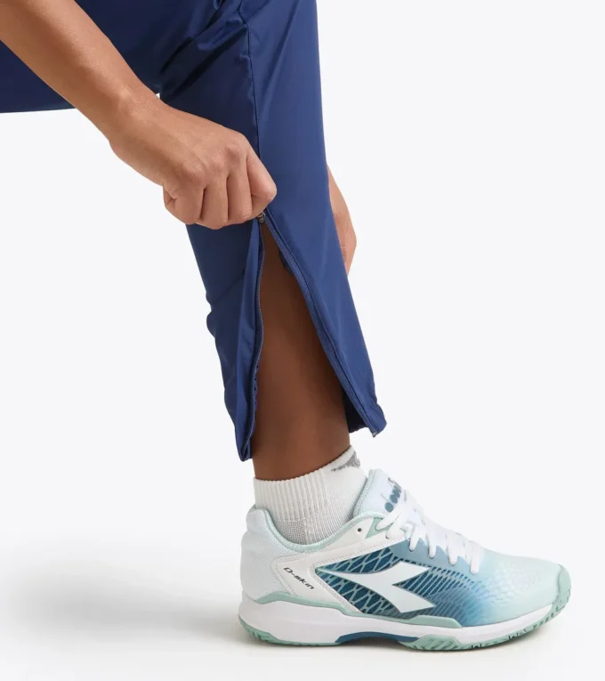 L. Pantaloni da tennis