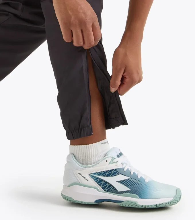 L. Pantaloni da tennis