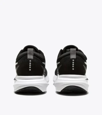 Mythos Blushield Vigore 3 Wide Scarpa da running con calzata ampia – Stabilità e protezione Mythos Blushield Vigore 3 Wide Scarpa da running con calzata ampia – Stabilità e protezione