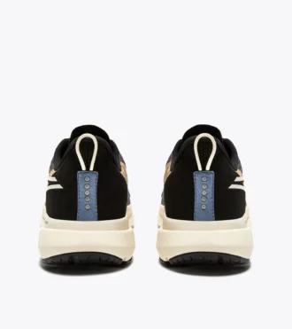 Mythos Blushield Volo 4 2030 Scarpa da running – Realizzata con materiali a ridotto impatto ambientale Mythos Blushield Volo 4 2030 Scarpa da running – Realizzata con materiali a ridotto impatto ambientale