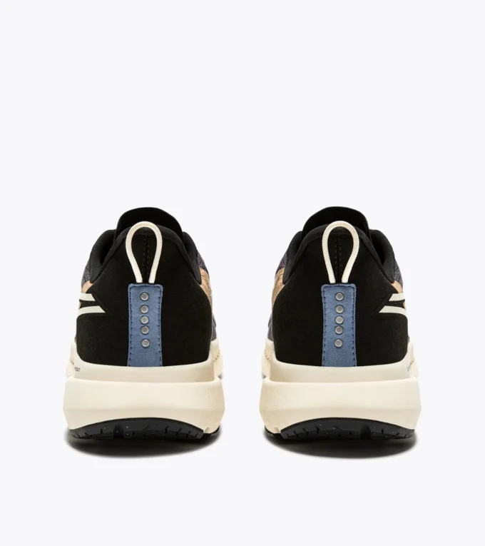 Mythos Blushield Volo 4 2030 Scarpa da running – Realizzata con materiali a ridotto impatto ambientale