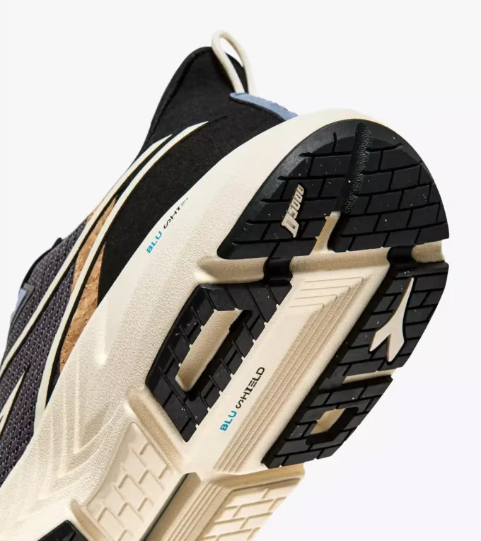 Mythos Blushield Volo 4 2030 Scarpa da running – Realizzata con materiali a ridotto impatto ambientale