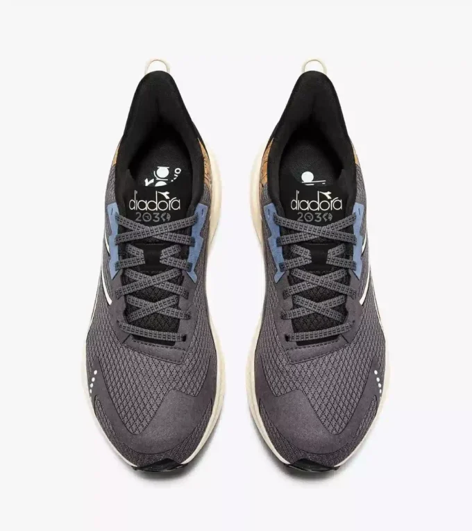 Mythos Blushield Volo 4 2030 Scarpa da running – Realizzata con materiali a ridotto impatto ambientale