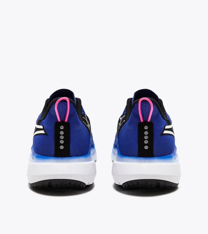 Mythos Blushield Volo 4 Scarpa da running – Stabilità e leggerezza