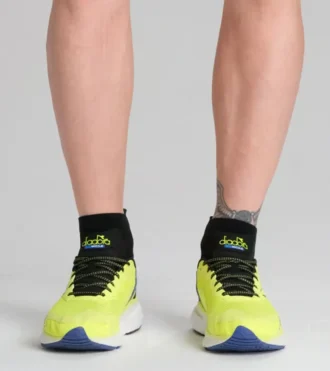 Mythos Blushield Volo 4 Scarpa da running – Stabilità e leggerezza