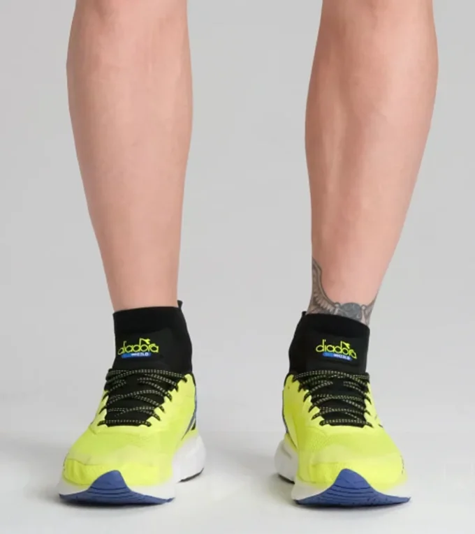 Mythos Blushield Volo 4 Scarpa da running – Stabilità e leggerezza