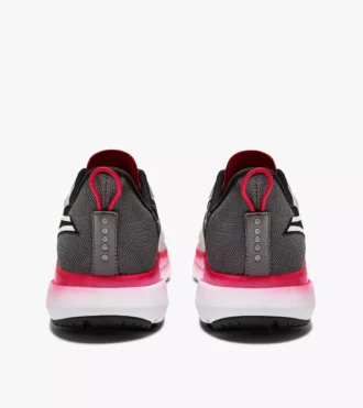 Mythos Blushield Volo 4 Scarpa da running – Stabilità e leggerezza