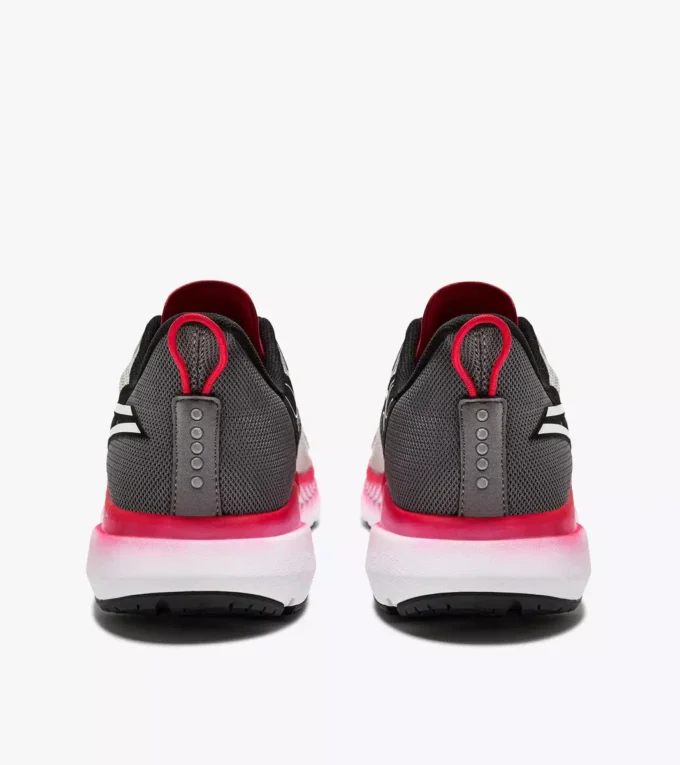 Mythos Blushield Volo 4 Scarpa da running – Stabilità e leggerezza