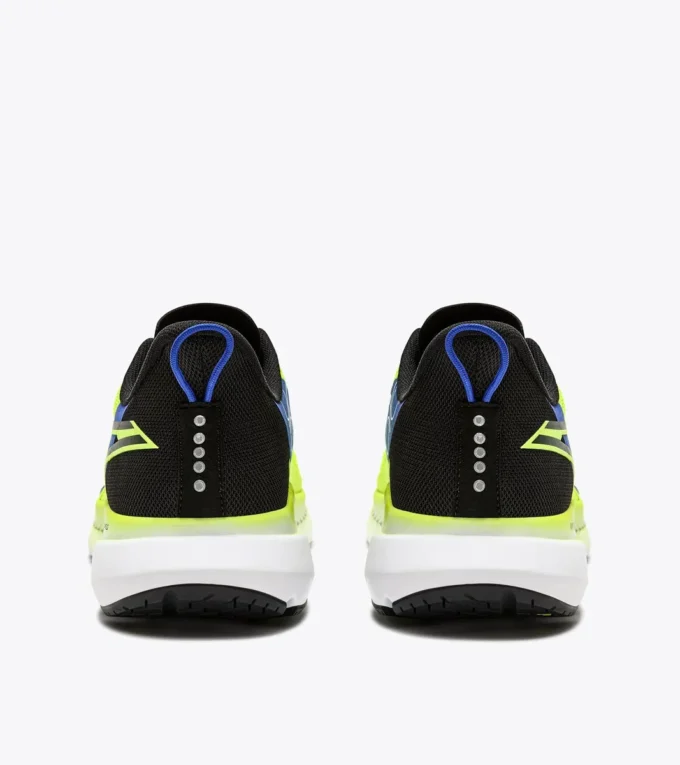 Mythos Blushield Volo 4 Scarpa da running – Stabilità e leggerezza