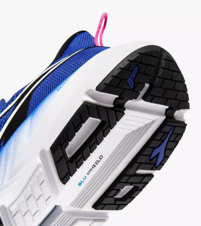 Mythos Blushield Volo 4 Scarpa da running – Stabilità e leggerezza