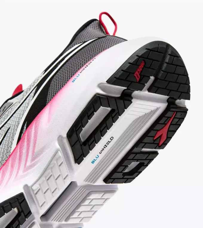 Mythos Blushield Volo 4 Scarpa da running – Stabilità e leggerezza