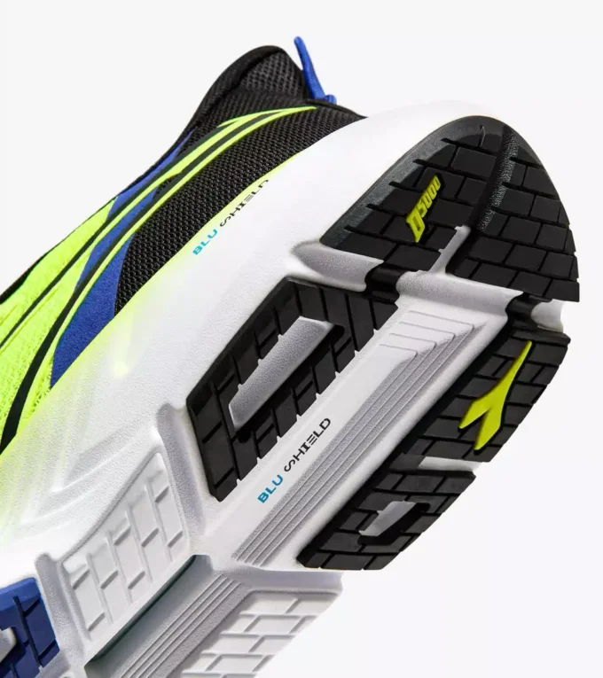 Mythos Blushield Volo 4 Scarpa da running – Stabilità e leggerezza