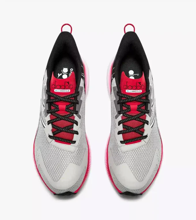 Mythos Blushield Volo 4 Scarpa da running – Stabilità e leggerezza