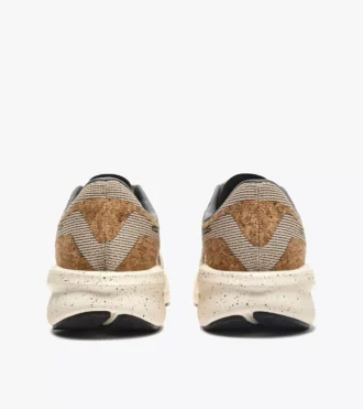 Mythos Blushield Volo 5 2030 Scarpa da running a basso impatto ambientale – Stabilità e leggerezza