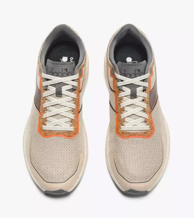 Mythos Blushield Volo 5 2030 Scarpa da running a basso impatto ambientale – Stabilità e leggerezza