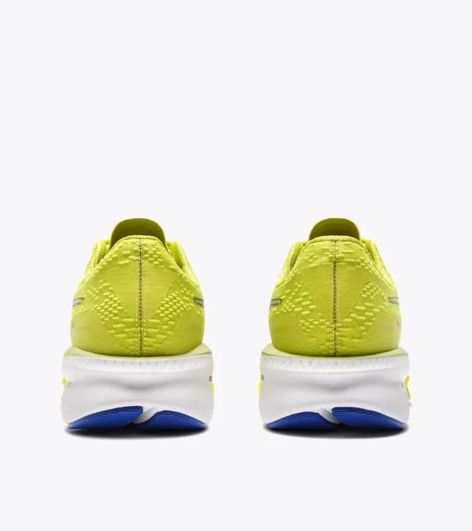 Mythos Blushield Volo 5 Scarpa da running – Stabilità e leggerezza