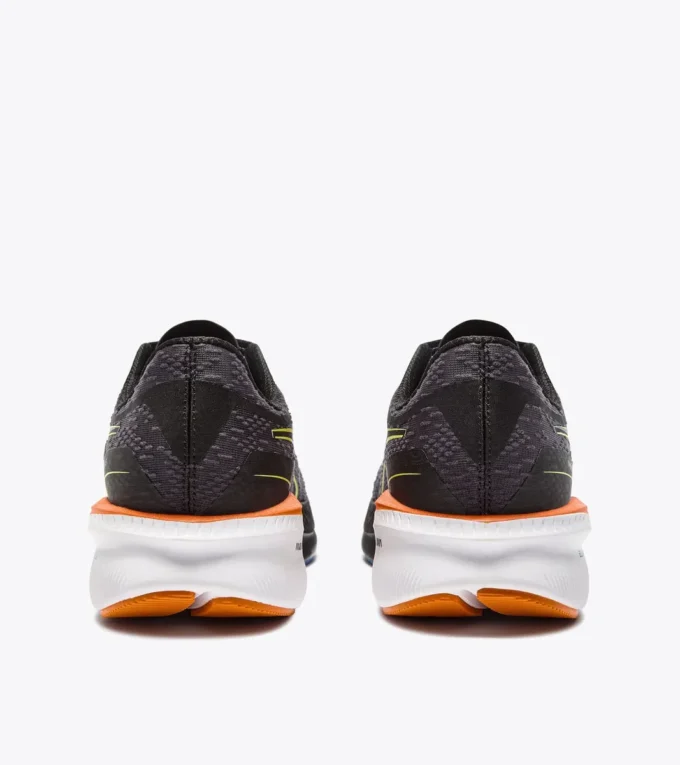 Mythos Blushield Volo 5 Scarpa da running – Stabilità e leggerezza