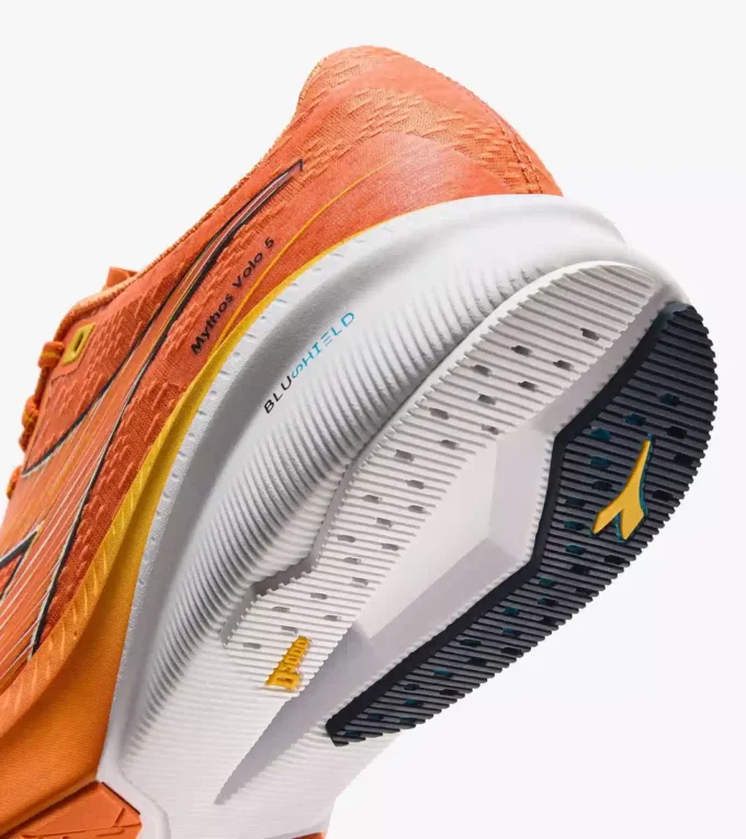 Mythos Blushield Volo 5 Scarpa da running – Stabilità e leggerezza