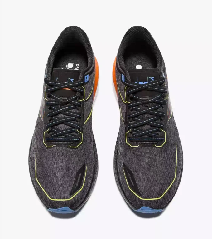 Mythos Blushield Volo 5 Scarpa da running – Stabilità e leggerezza