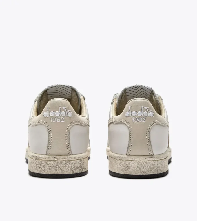 Prestige Used Sneaker Heritage realizzata in pelle