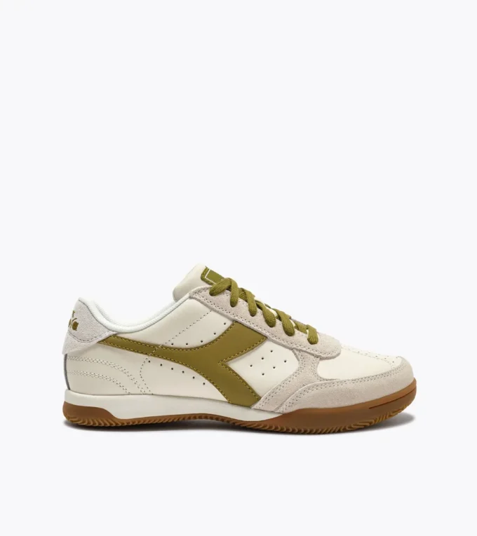 Sneakers in pelle ispirate alla terrazza interna di Seoul