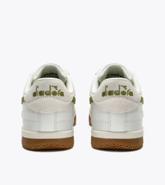 Sneakers in pelle ispirate alla terrazza interna di Seoul