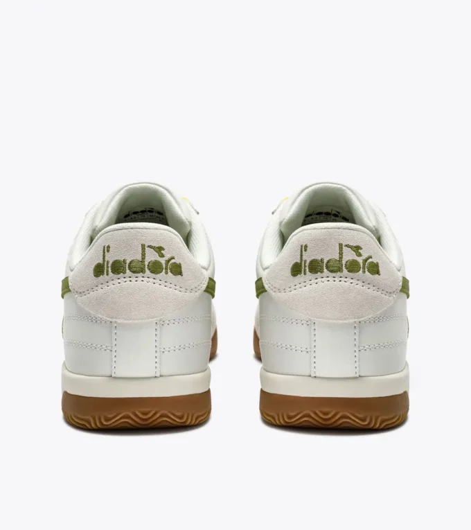 Sneakers in pelle ispirate alla terrazza interna di Seoul