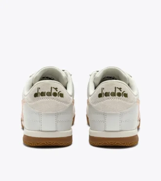 Sneakers in pelle ispirate alla terrazza interna di Seoul