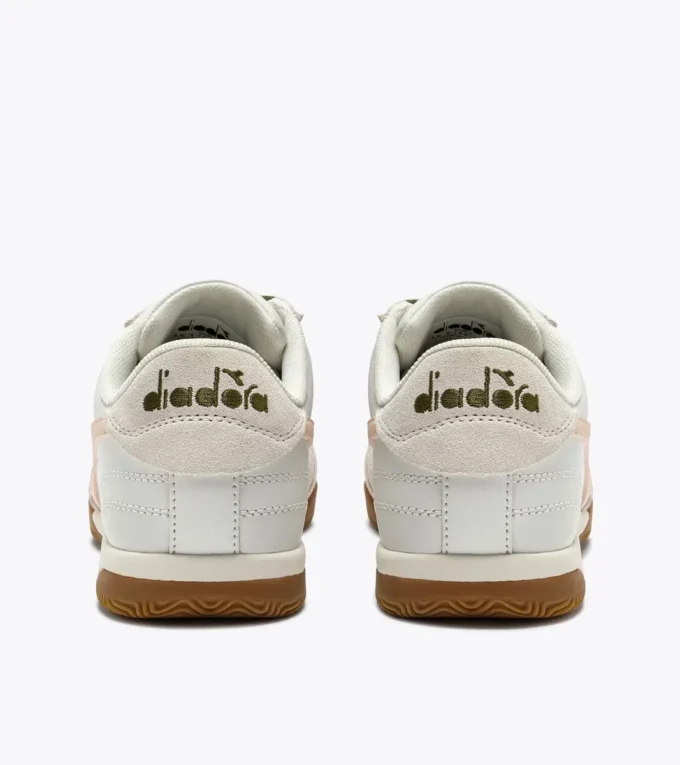 Sneakers in pelle ispirate alla terrazza interna di Seoul