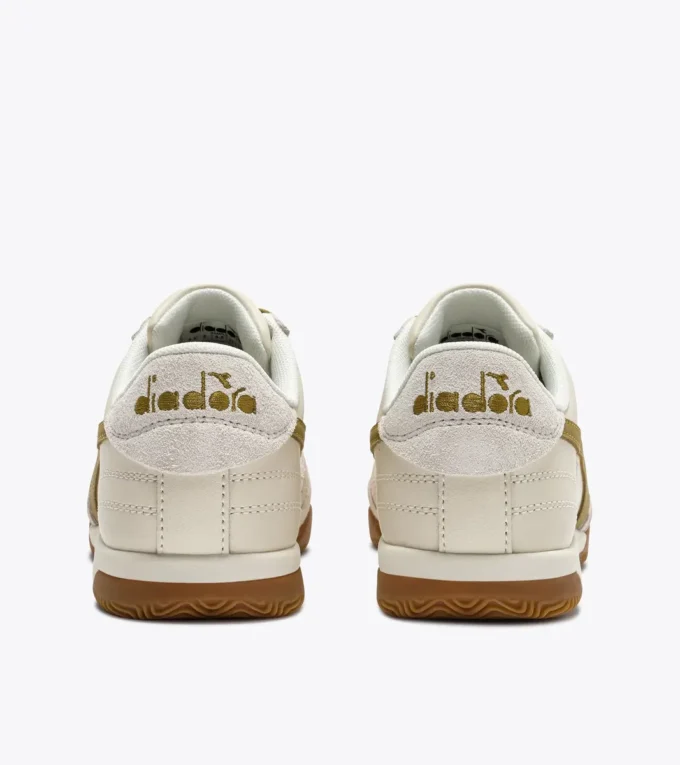 Sneakers in pelle ispirate alla terrazza interna di Seoul