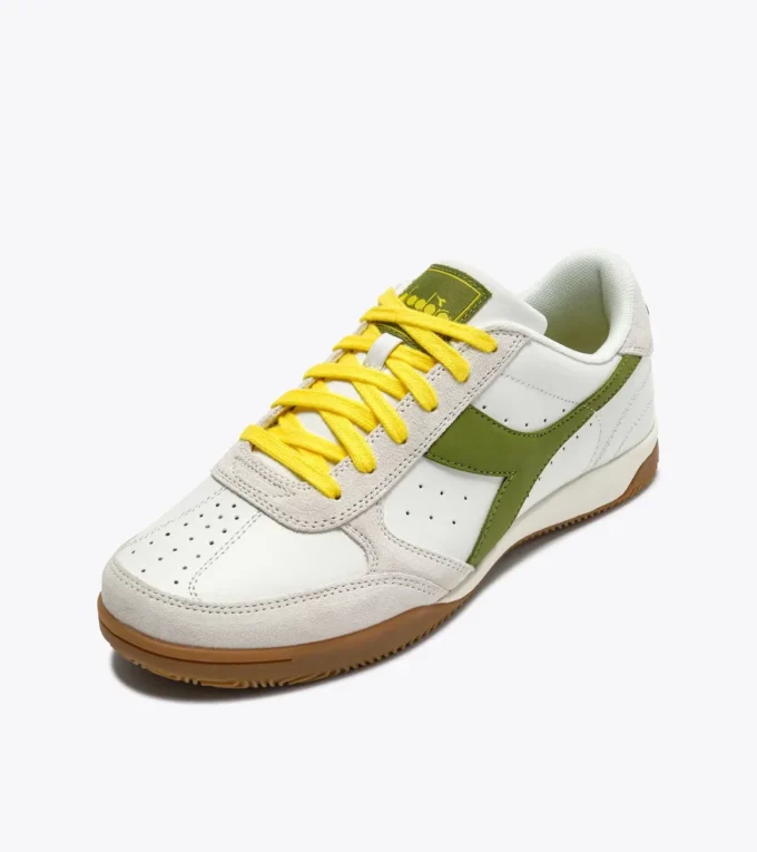 Sneakers in pelle ispirate alla terrazza interna di Seoul