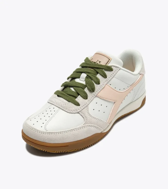 Sneakers in pelle ispirate alla terrazza interna di Seoul