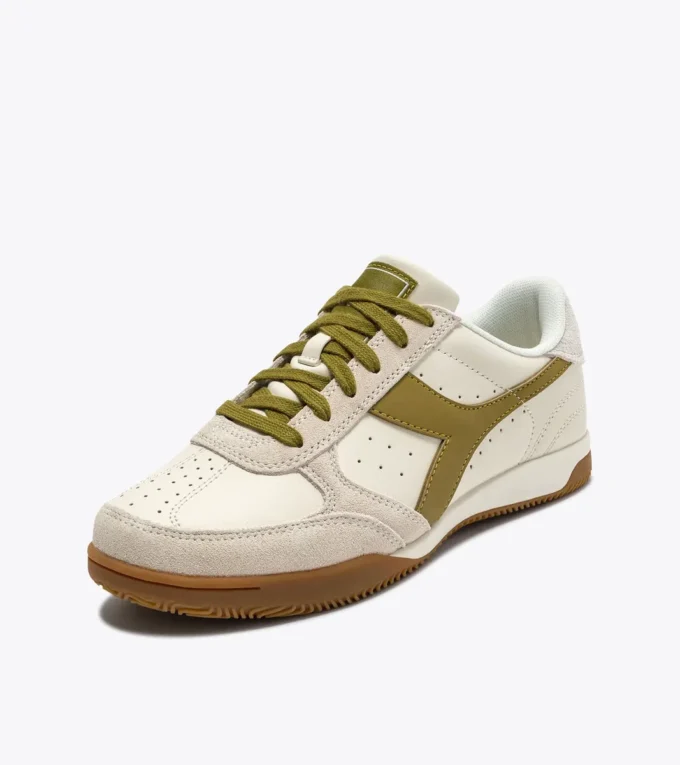 Sneakers in pelle ispirate alla terrazza interna di Seoul