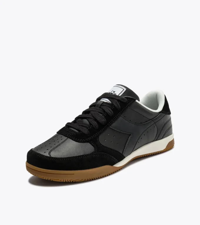 Sneakers in pelle ispirate alla terrazza interna di Seoul