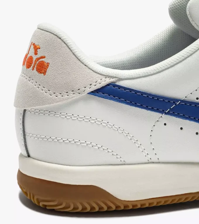 Sneakers in pelle ispirate alla terrazza interna di Seoul