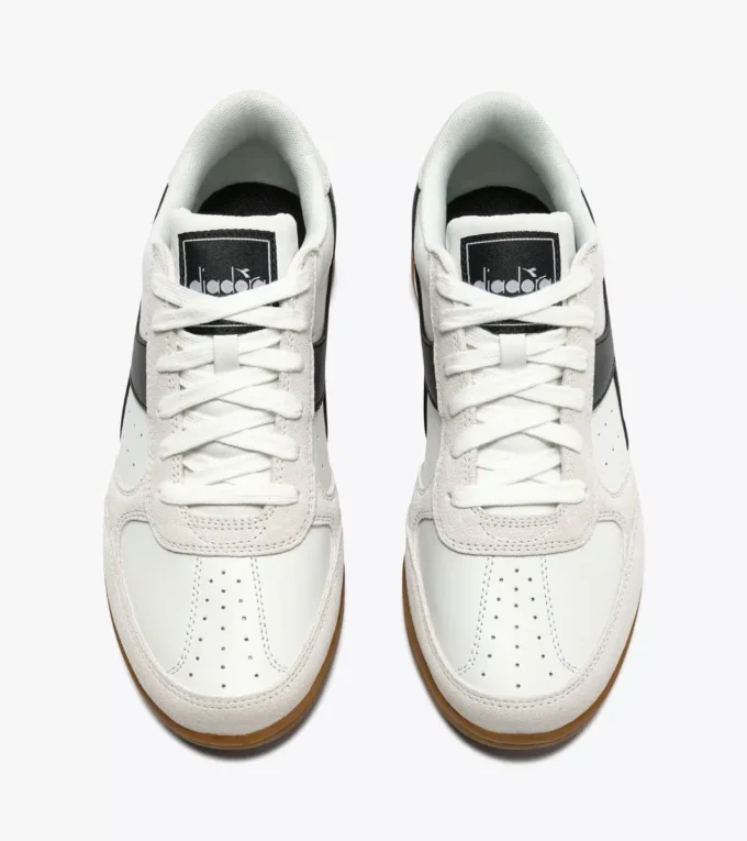 Sneakers in pelle ispirate alla terrazza interna di Seoul