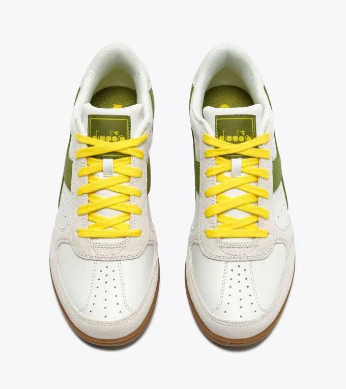 Sneakers in pelle ispirate alla terrazza interna di Seoul