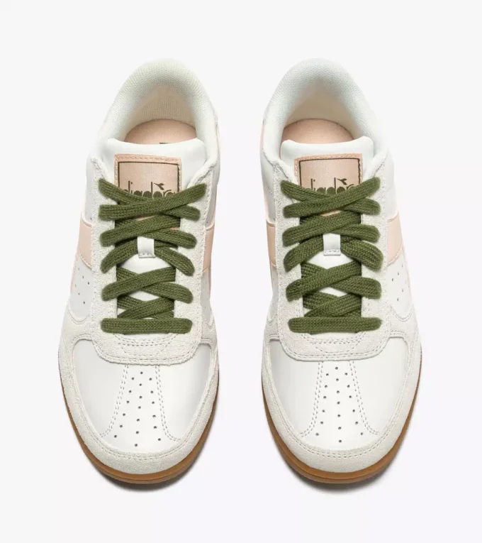 Sneakers in pelle ispirate alla terrazza interna di Seoul